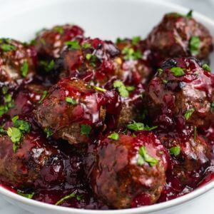 Beef Meatball with Cranberry Sauce (8 Pieces)