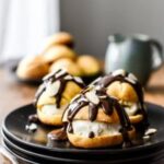 Vanilla Cream Puff With Choco Dip